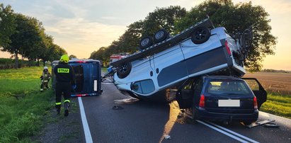 Groźny wypadek pod Suchaniem. Laweta przygniotła osobówkę. Strażacy proszą o pomoc