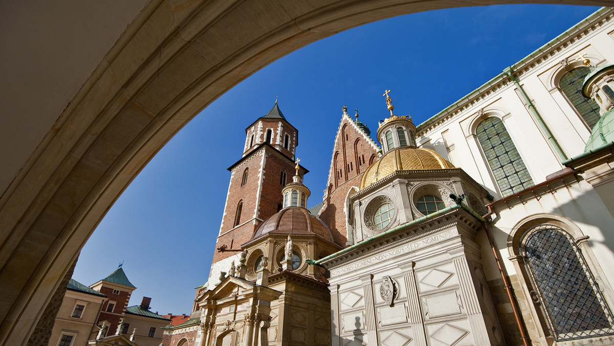 W Krakowie trwają uroczystości Bożego Ciała. Rozpoczęła je msza święta na Wawelu. Po niej wierni przejdą w procesji na Rynek Główny.