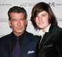 Pierce Brosnan z Dylanem (2011 r.)