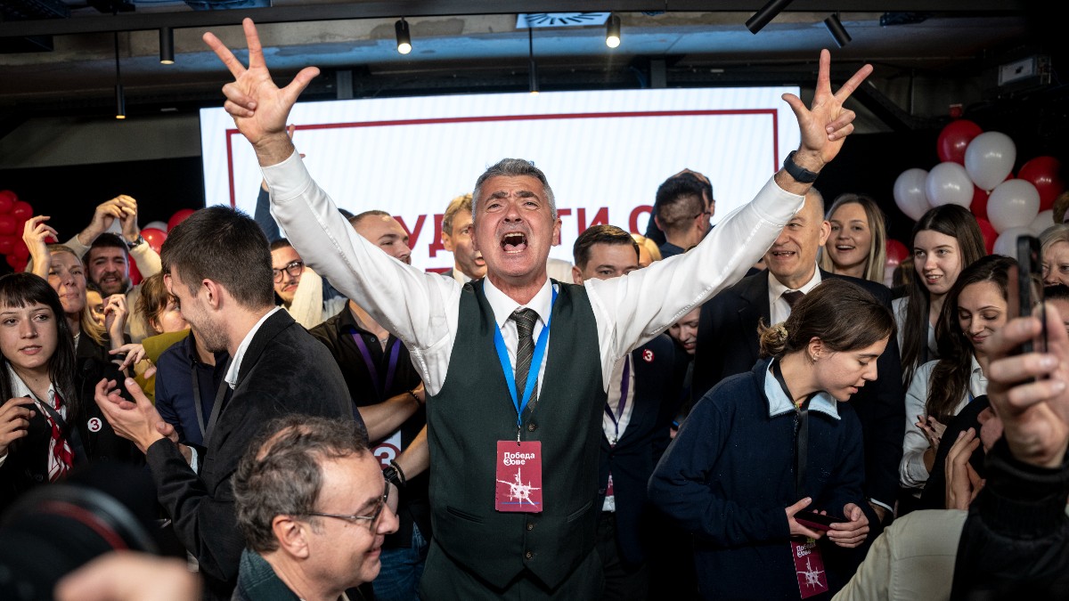 Cine este Ilija Srdanović, cardiologul care a condus Lista Studenților, favorit să devină noul premier al Serbiei după victoria împotriva regimului Vučić