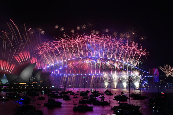 Fajerwerki z okazji Nowego Roku nad Operą w Sydney