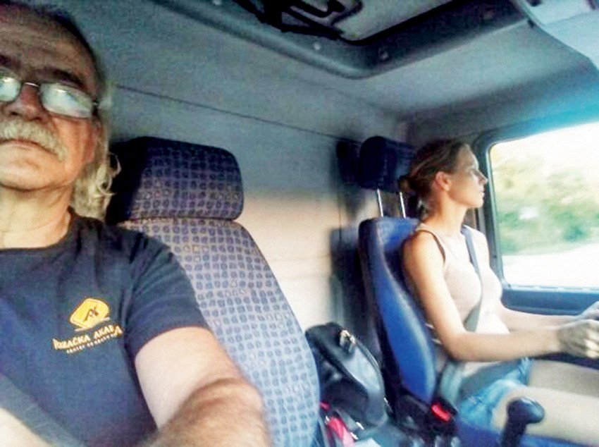 Milkica Stojkov vozi taksi dvet godina, a sad je položila i za C kategoriju