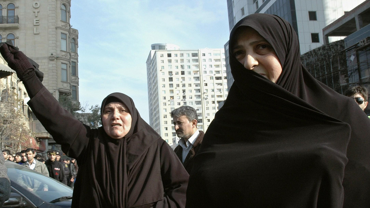 Około tysiąca osób protestowało w dzisiaj w Azerbejdżanie, domagając się prawa do noszenia muzułmańskich chust w szkołach, w których wprowadzono mundurki.
