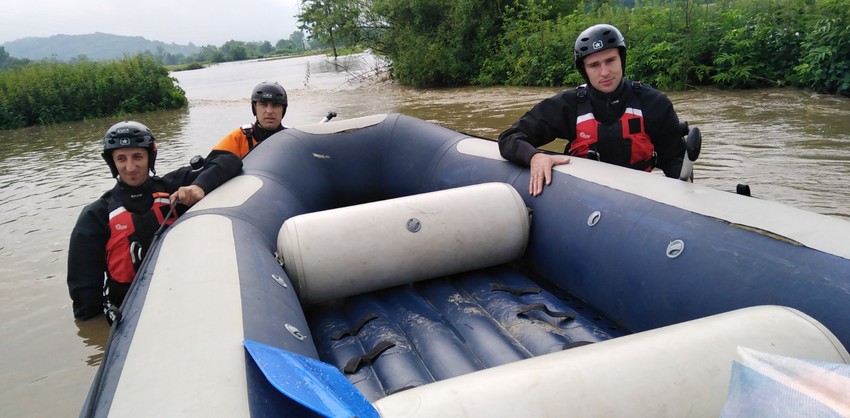 Domaćinstvima u Gorobilju dopremljeni hrana, lekovi, voda za piće i gorivo