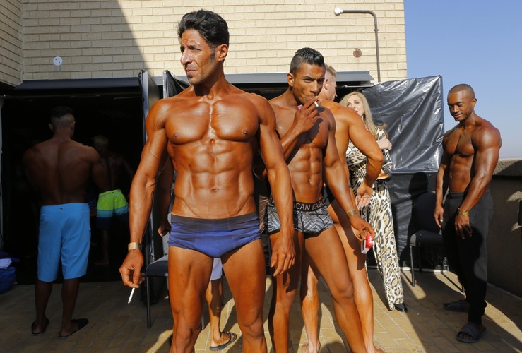 Żeby mieć taką 'rzeźbę' trzeba dbać o formę przez cały rok