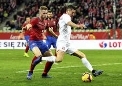 Niewiarygodne pudło Lewandowskiego. Reprezentacja Polski pod wodzą Brzęczka przegrała trzeci mecz z rzędu