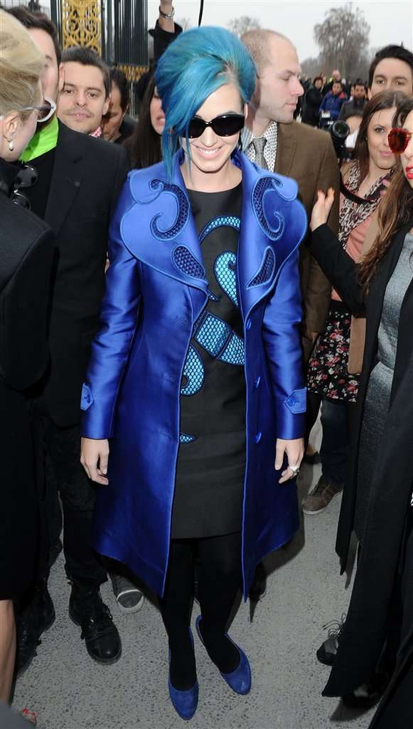 Niebieska Katy Perry w Paryżu