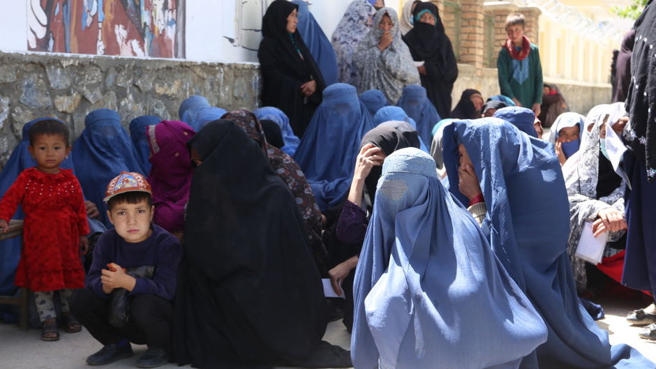 Od połowy maja 2022 r. kobiety w Afganistanie znów muszą nosić burki