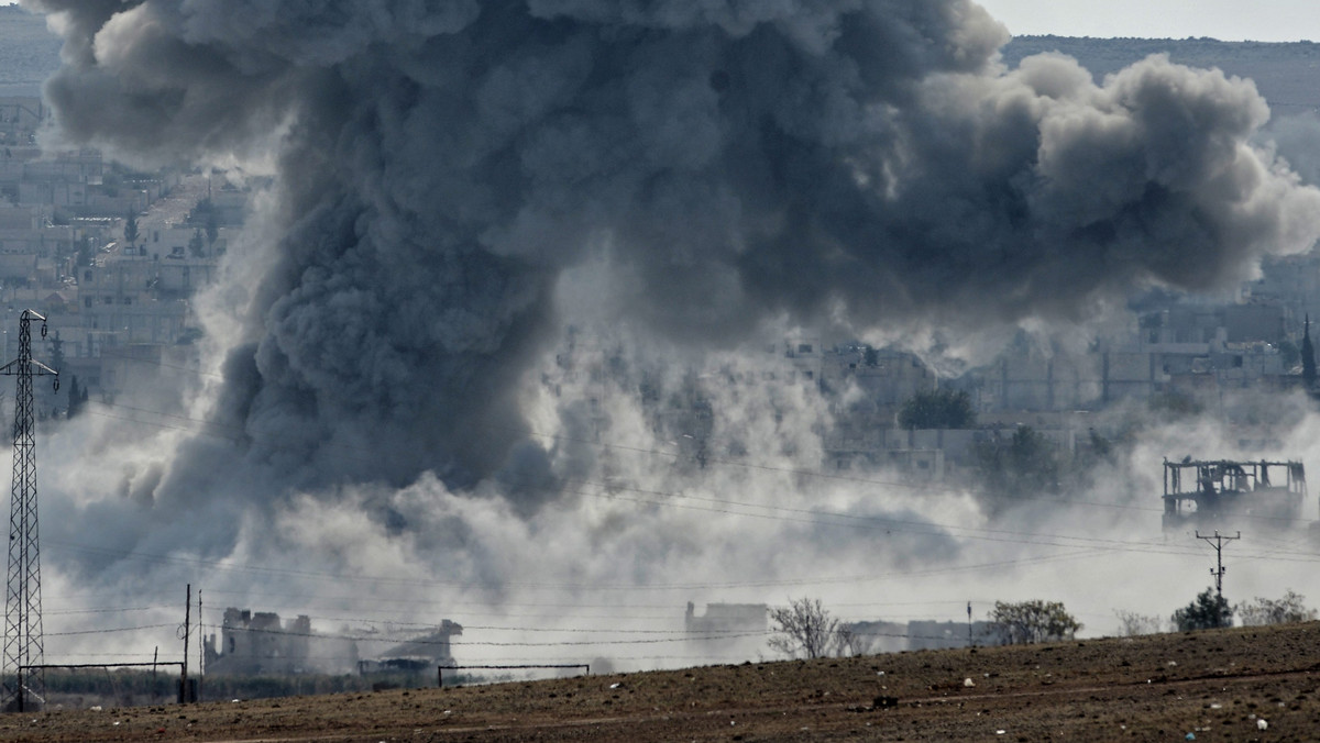 Kurdyjscy bojownicy wyruszyli z Iraku na pomoc Kurdom broniącym miasta Kobane w Syrii, które od połowy września jest oblegane przez dżihadystów z organizacji Państwo Islamskie (IS) - poinformował przedstawiciel kurdyjskich władz w Iraku.