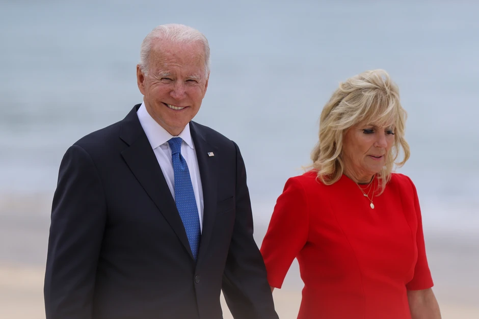 Džo Bajden sa suprugom Džil na samitu G7 u Kornvolu