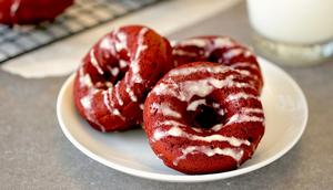 Red velvet donuts [hungry girl]