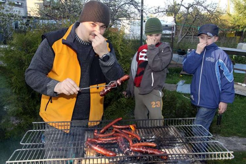 Kiełbasa na grilla jest słabej jakości