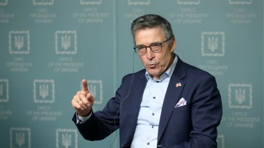 były szef nato nie ma złudzeń. "rosja zaatakuje, fabryki samochodów już powinny produkować pojazdy wojskowe"