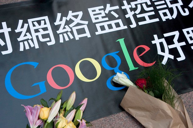 Baner w Hongkongu popierający działania Google w Chinach - "Powiedz nie cenzurze w internecie - dobra robota Google".