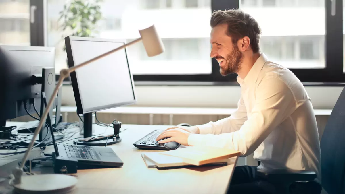 beard-chair-computer-840996