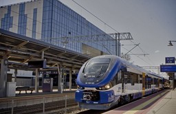 Pesa ciągle na zakręcie. Szybkie pociągi muszą poczekać