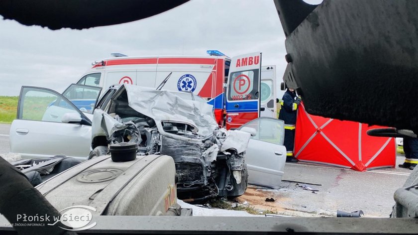 Śmiertelny wypadek pod Płońskiem. Zginęła kobieta, a troje dzieci trafiło do szpitala