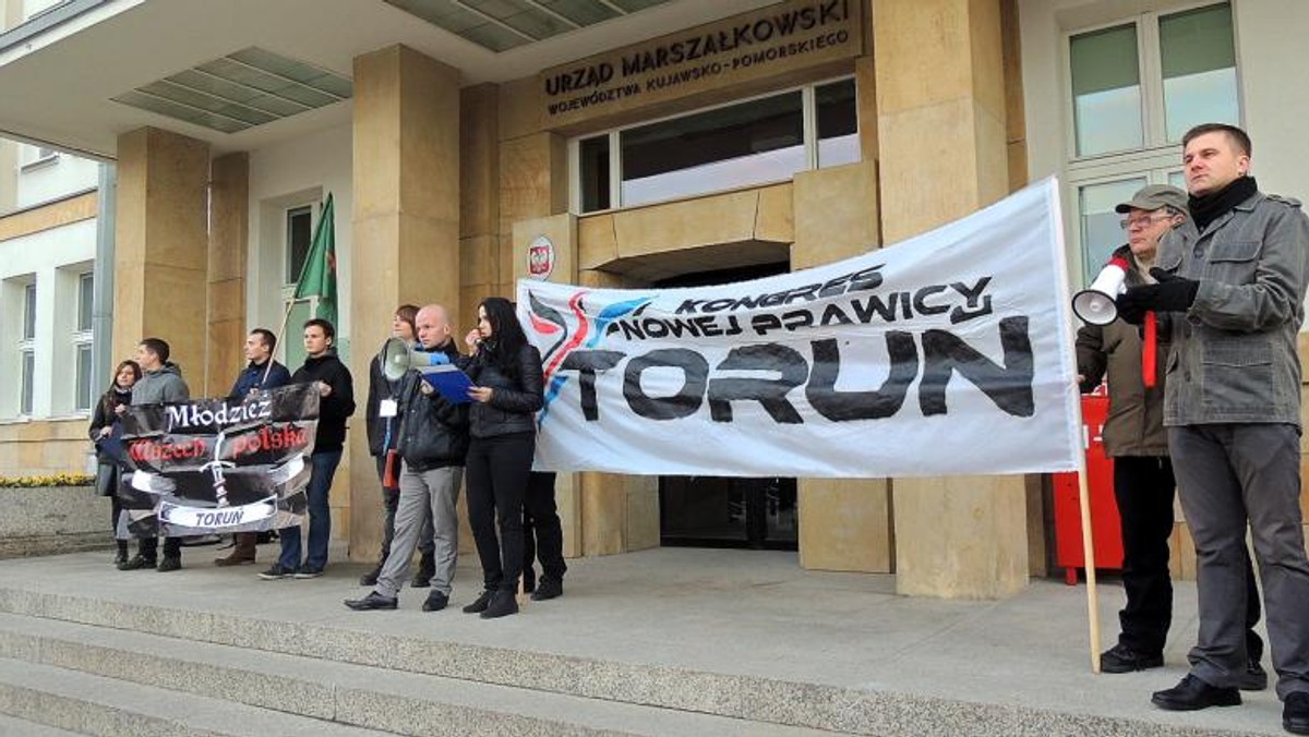 Duża liczba nieważnych głosów i niespodziewanie wysoki wynik Polskiego Stronnictwa Ludowego zastanawiają część prawicowych środowisk, które zorganizowały manifestację przed Delegaturą Krajowego Biura Wyborczego w Toruniu.