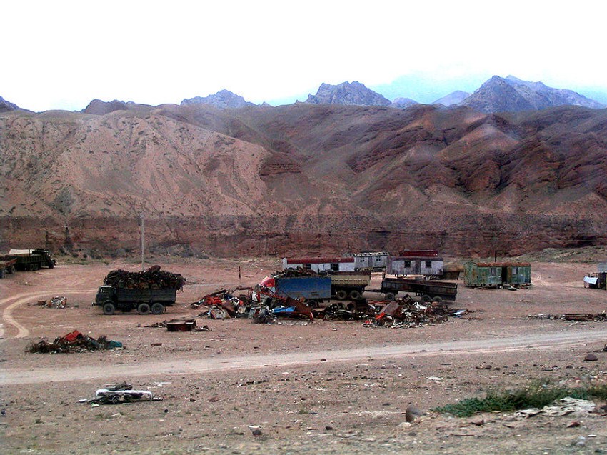 Kamioni na granici Kirgistana čekaju da uđu u Kinu