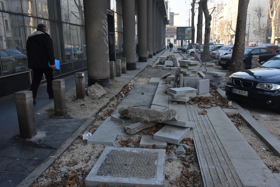 Mnogi trotoari još nisu završeni