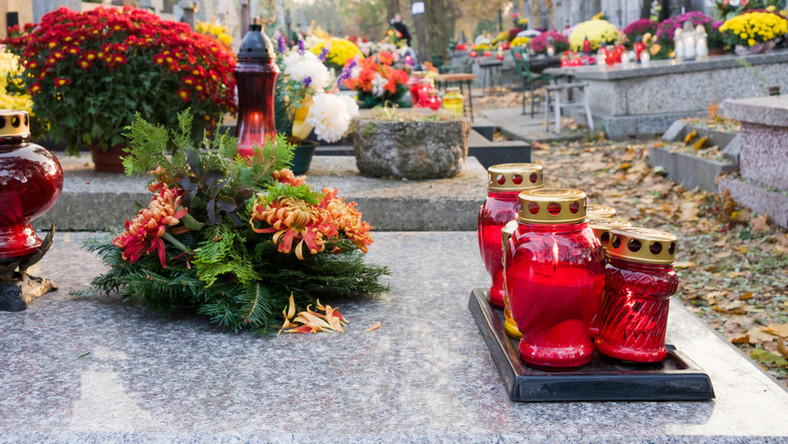 Do tragedii doszło w dniu Wszystkich Świętych. Ok. 60-letni mężczyzna zmarł na starym cmentarzu przy ul. Wrocławskiej w Zielonej Górze - informuje "Gazeta Wyborcza". 