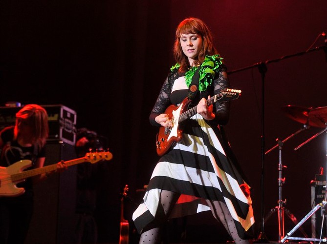 Kate Nash: dużo tego dobrego. Szaleństwo zestawień: pasy, wzorki, koronka i kolorowe aplikacje