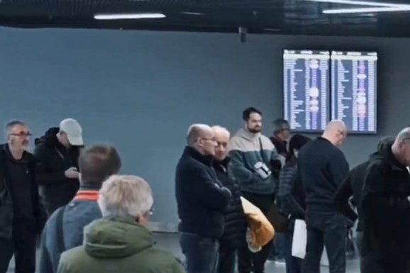 AVION SLETEO U BEOGRAD Letom iz Dubaija bezbedno vraćeno kući 266 putnika iz Srbije