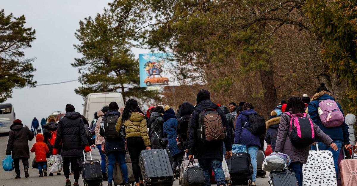 Czy Polacy planują wyjazd w razie ataku Rosji? Sondaż jednoznacznie wskazuje