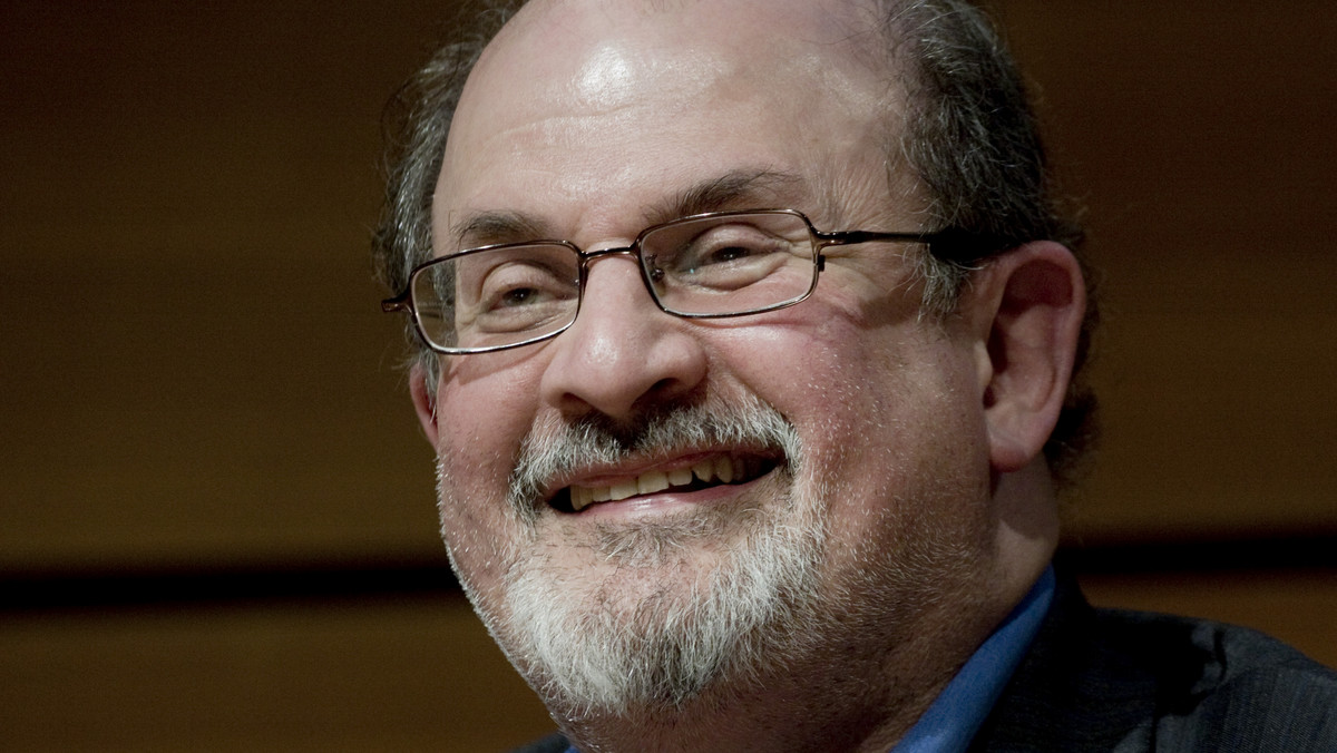 Irańska gra komputerowa pod nazwą "The Stressful Life of Salman Rushdie and Implementation of his Verdict" ma przekazać młodemu pokoleniu wiedzę o grzesznym życiu Salmana Rushdiego. Pisarz jest jej bohaterem — jego samego jednak niewiele to obchodzi.