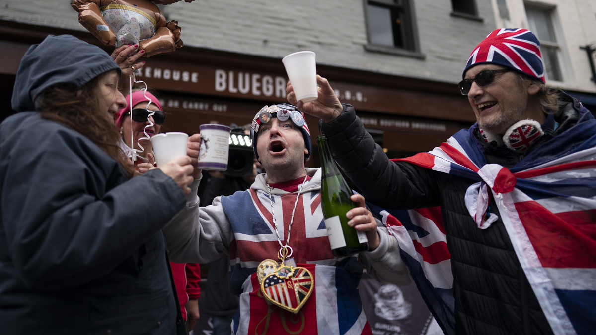 Fani świętują narodziny Royal Baby