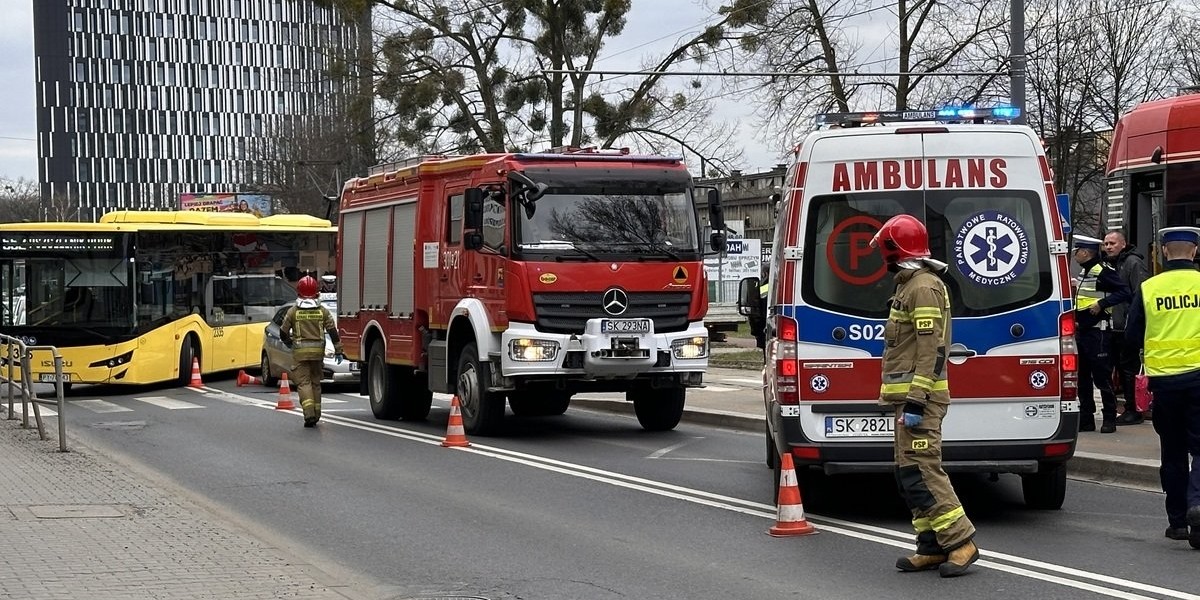 W Katowicach 69-letni mężczyzna został potrącony przez autobus komunikacji miejskiej.