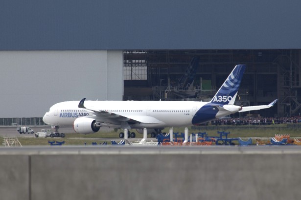 Airbus A350XWB to dwusilnikowy samolot pasażerski dalekiego zasięgu. Jeśli dzisiejszy lot testowy zakończy się sukcesem, Airbus A350XWB wejdzie w fazę kolejnych prób, które mają potrwać 18 miesięcy.