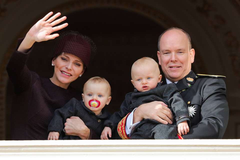 Książę Albert z Charlene i bliźniakami