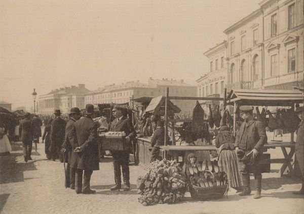 Handel na placu Żelaznej Bramy w Warszawie, ok. 1892 r. (fot. Konrad Brandel, domena publiczna).