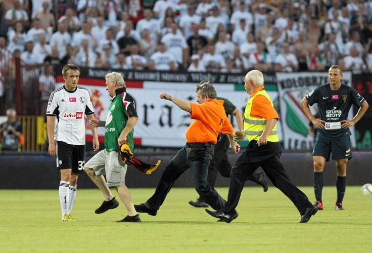 Starcia psudokibiców z policją