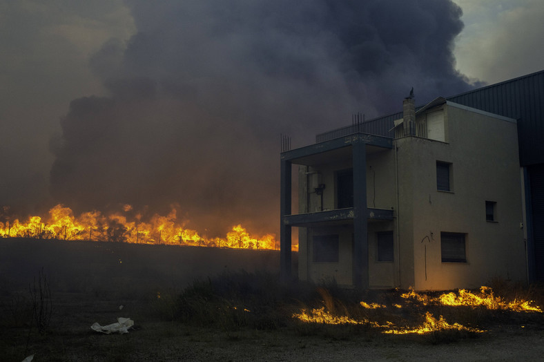Ekstremalne pożary w środkowo-wschodniej Grecji, w miejscowości Sesklo