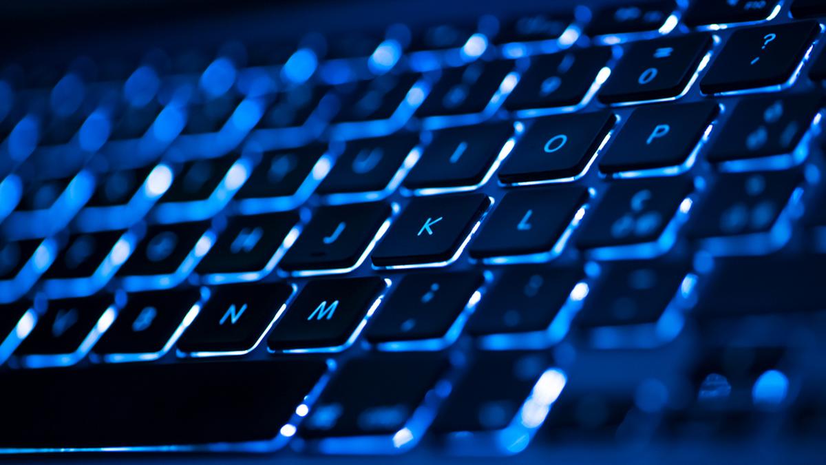 Jak podświetlić klawiaturę w laptopie? Poradnik, jak to zrobić