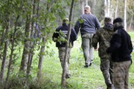 28.09.2021 Okolice Kuźnicy Białostockiej. Straż Graniczna podczas kontroli terenu przy granicy z Białorusią w związku z masową migracją od strony Białorusi.