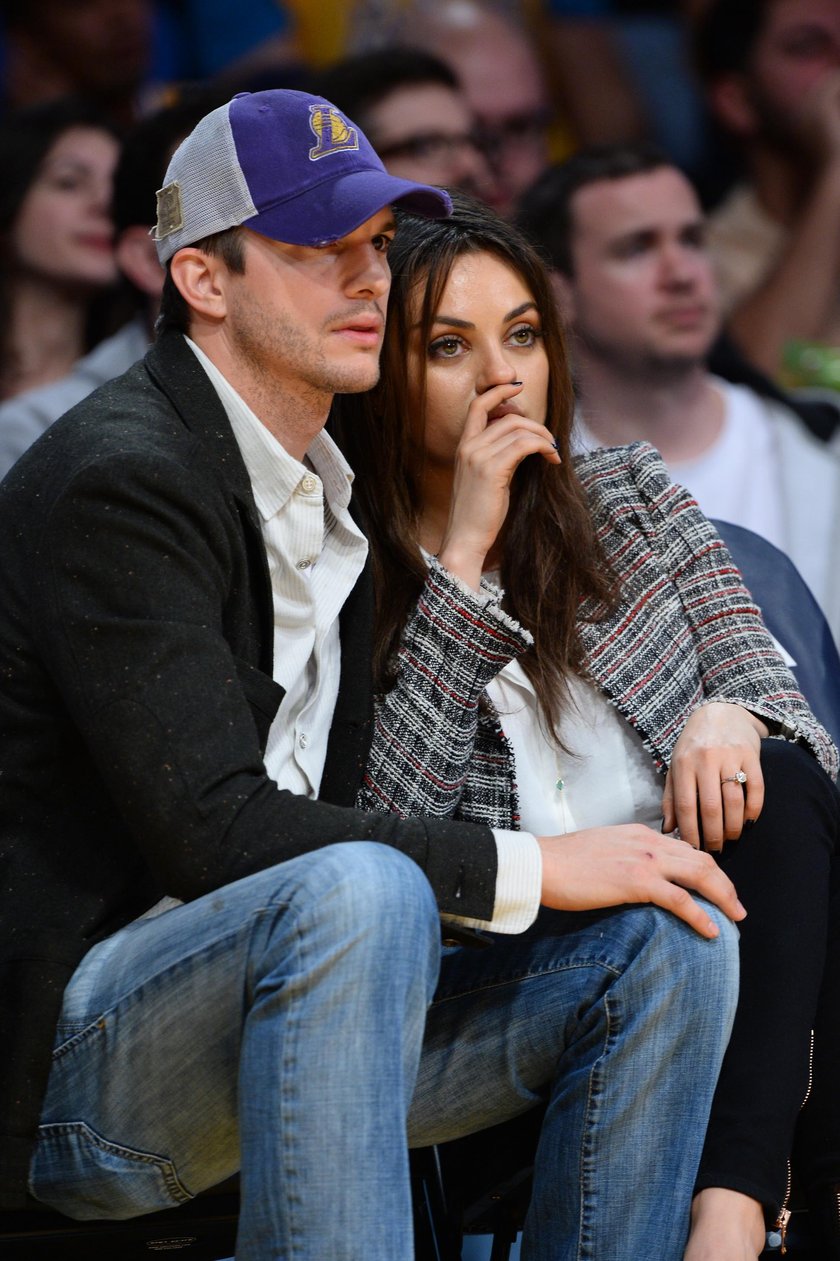 Mila Kunis i Ashton Kutcher na meczu