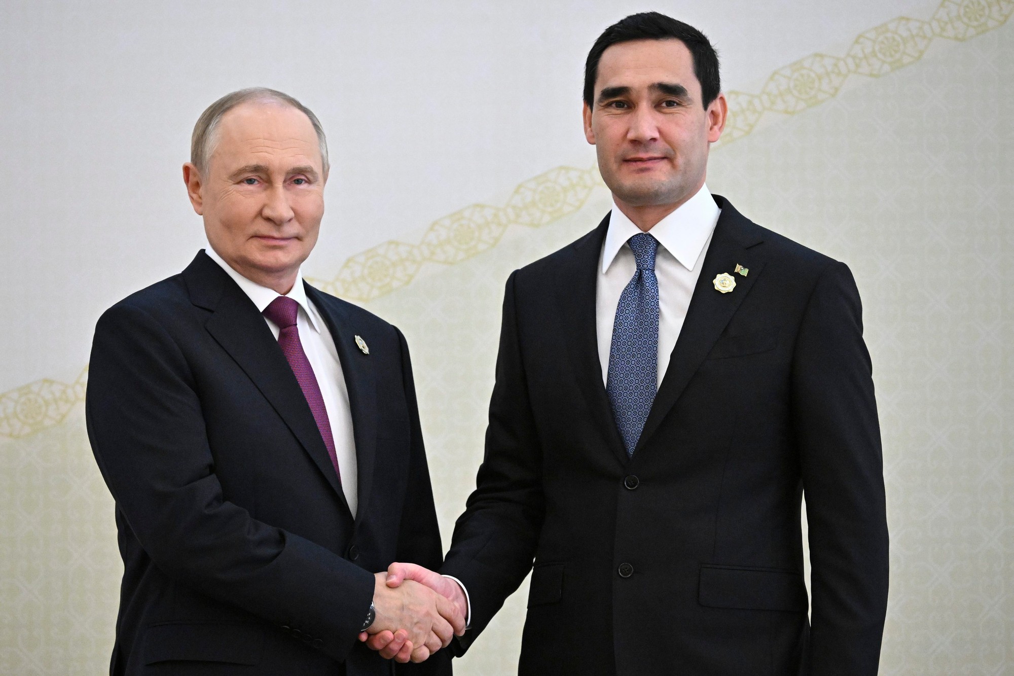 Ruský prezident Putin a jeho turkménsky náprotivok Serdar  Berdimuhamedow.
