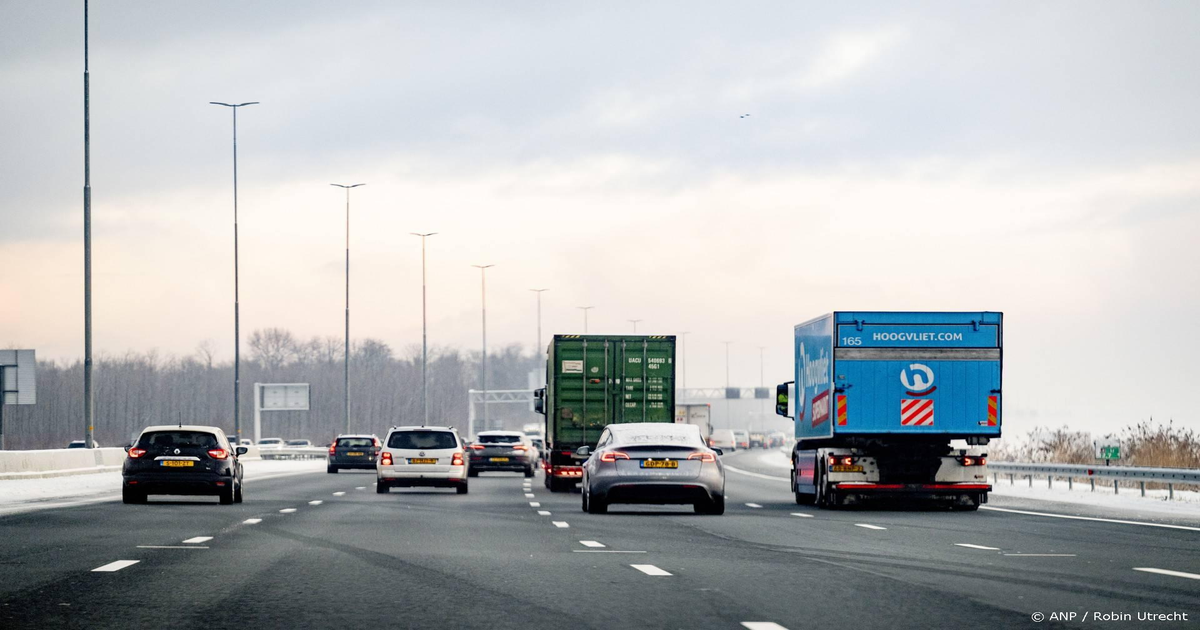Code-geel-gevaarlijke-ijzel-in-Groningen-Drenthe-en-Friesland-tot-maandagmiddag