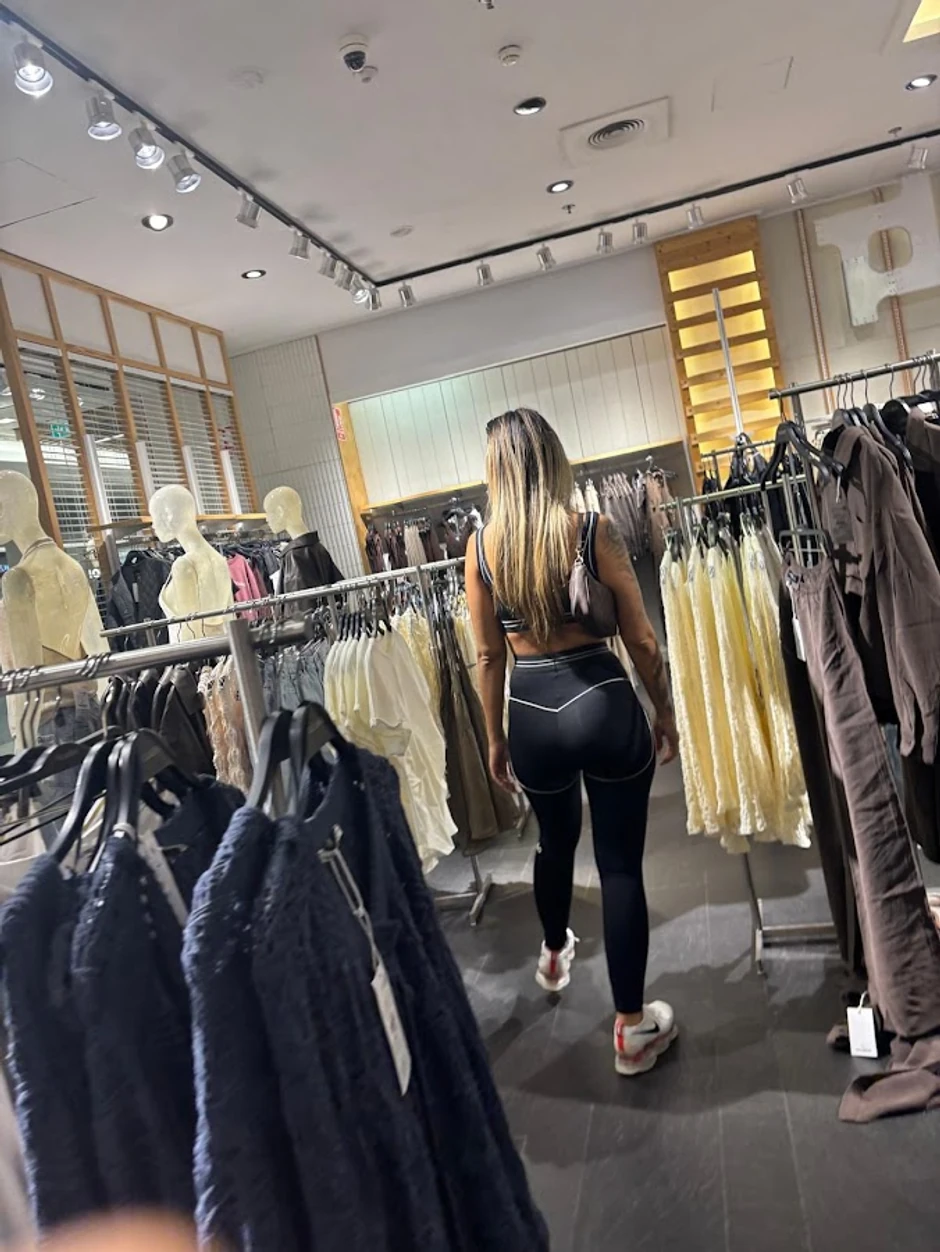 Aneli Ahmić u šopingu