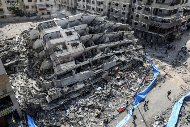 Budynek zawalony w wyniku odwetowego uderzenia Izraela w Strefie Gazy