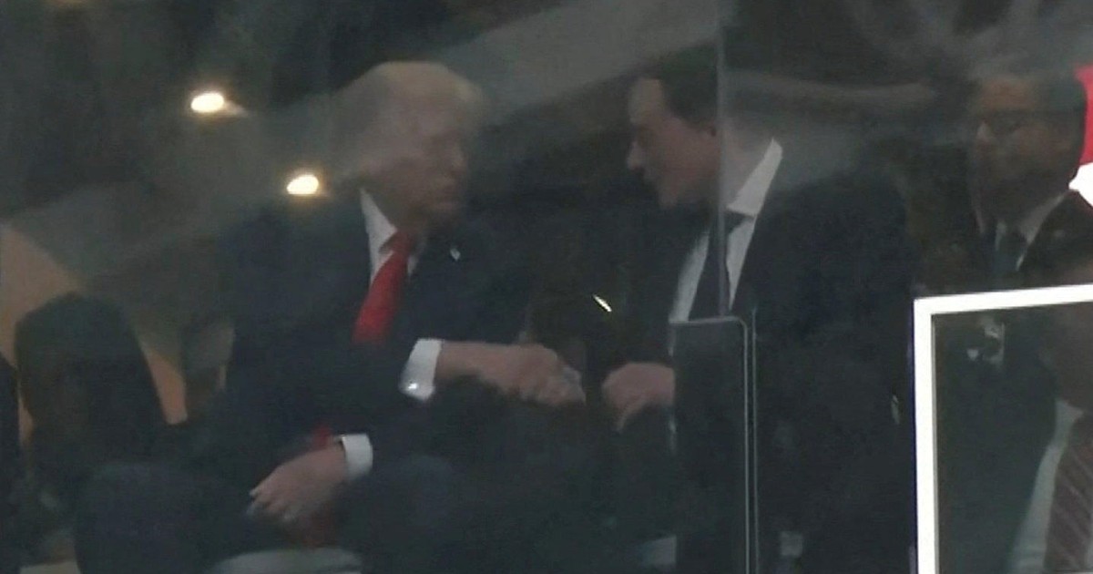 Zaskakujące sceny na pożegnaniu Kirka. Trump i Musk się pogodzili? Odczytano z ruchu warg, co mówili
