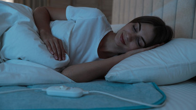 Taka poduszka umożliwi terapię ciepłem – pozbędziesz się bólu mięśni i nieprzyjemnych napięć