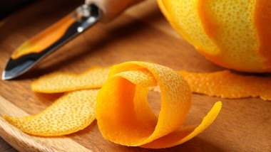 rewelacyjne pomysły na wykorzystanie skórki pomarańczy. przeczytaj, za