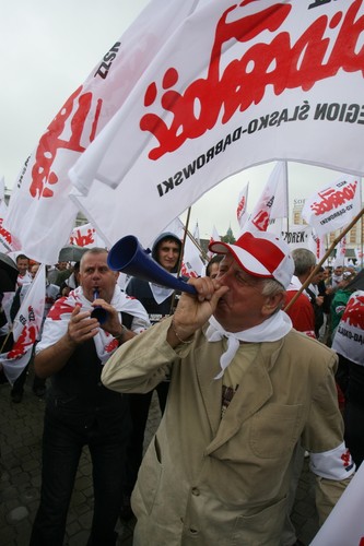 Hasło manifestacji: 'Godna praca i godna emerytura to godne życie'