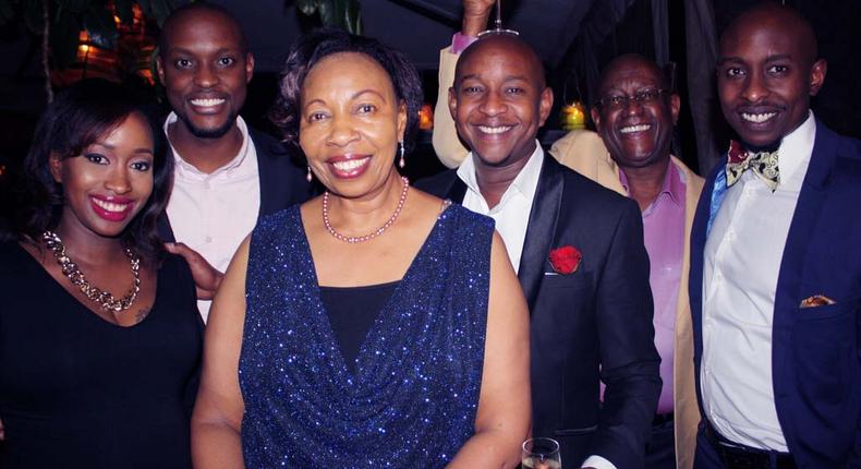 L-R: Janet Mbugua, Eddie Ndichu, Janet’s Mum, Samuel Mbugua, Their dad and Timothy Mbugua (officialjanetmbugua.com)