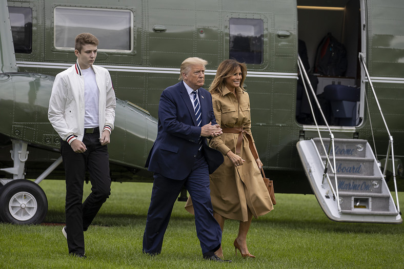 Barron Trump z rodzicami Donaldem Trumpem i Melanią Trump