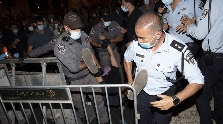Több tucat tiltakozó letartóztatásával ért véget a Netanjahu elleni tüntetés Jeruzsálemben / Fotó: MTI EPA